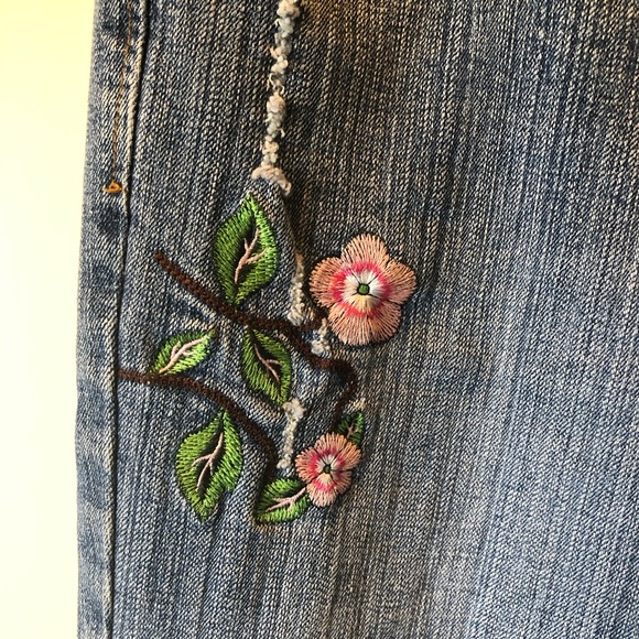 Clash Embroidered low-rise flare jeans size 7 - Picture 3 of 8
